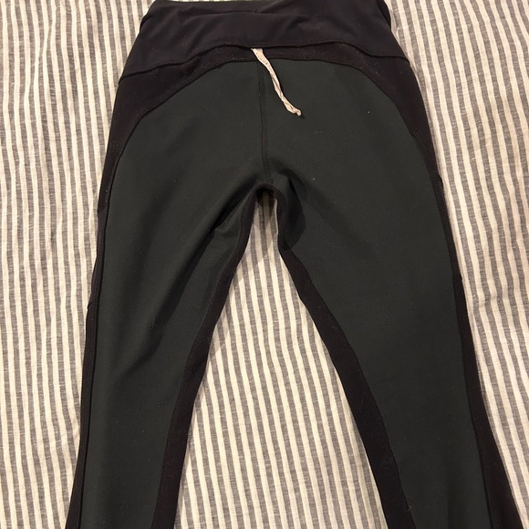 Lululemon black fleeced lined leggings! - Picture 7 of 8